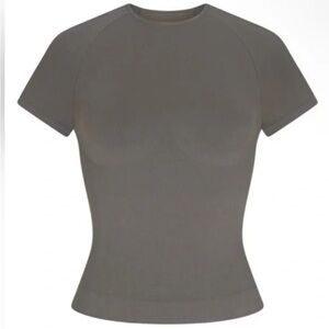 NWT SKIMS S Fits Everybody Short Sleeve T-Shirt Gunmetal